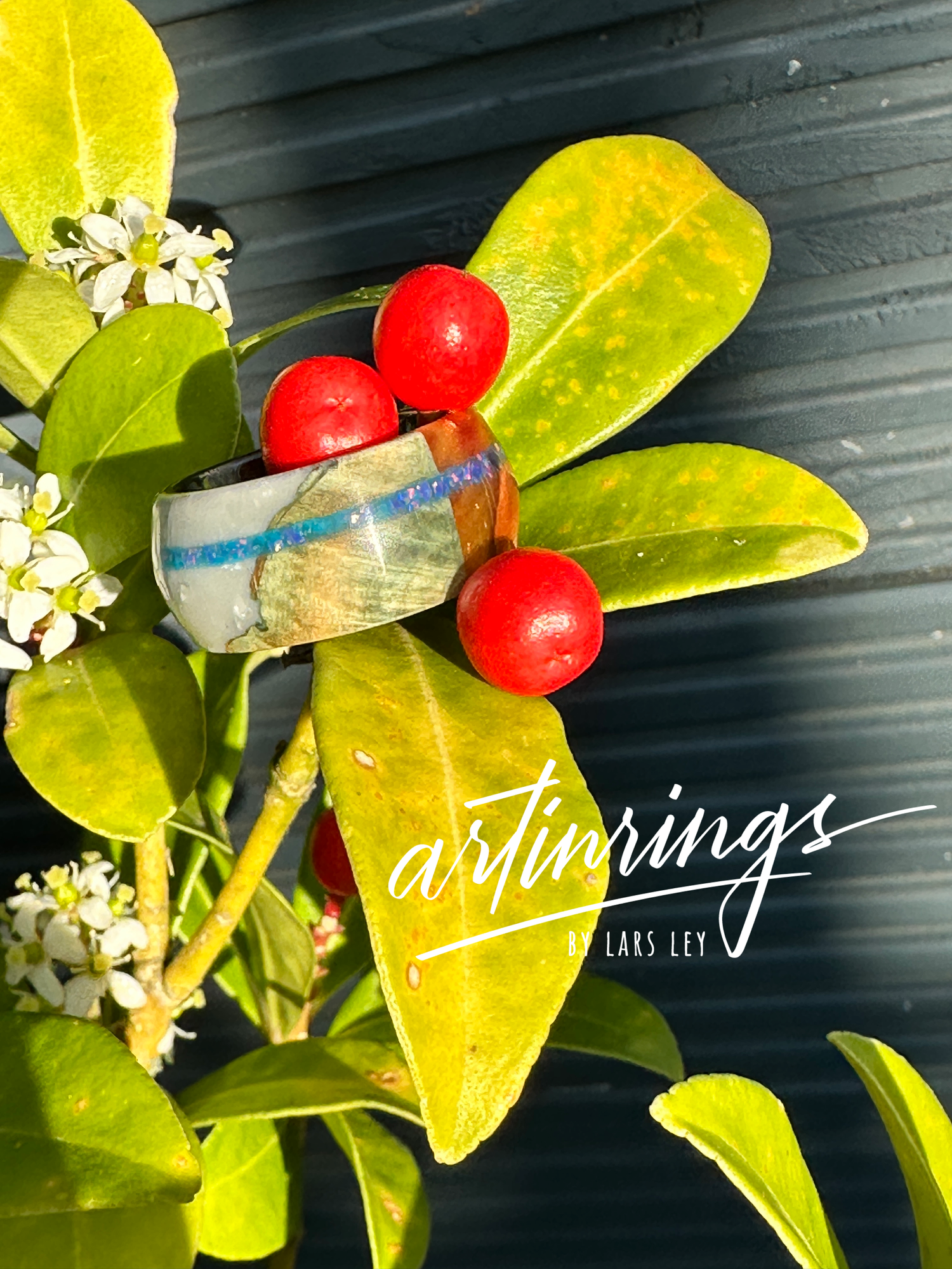 Kunstwerk / Gesamtansicht
🇩🇪 „Kunstwerk-Ring Autumn – handgefertigt, inspiriert von der Farbvielfalt des Herbstes“
🇫🇷 « Bague artistique Autumn – pièce unique, inspirée par la richesse chromatique de l’automne »
🇬🇧 “Art ring Autumn – handcrafted, inspired by the rich colors of autumn”