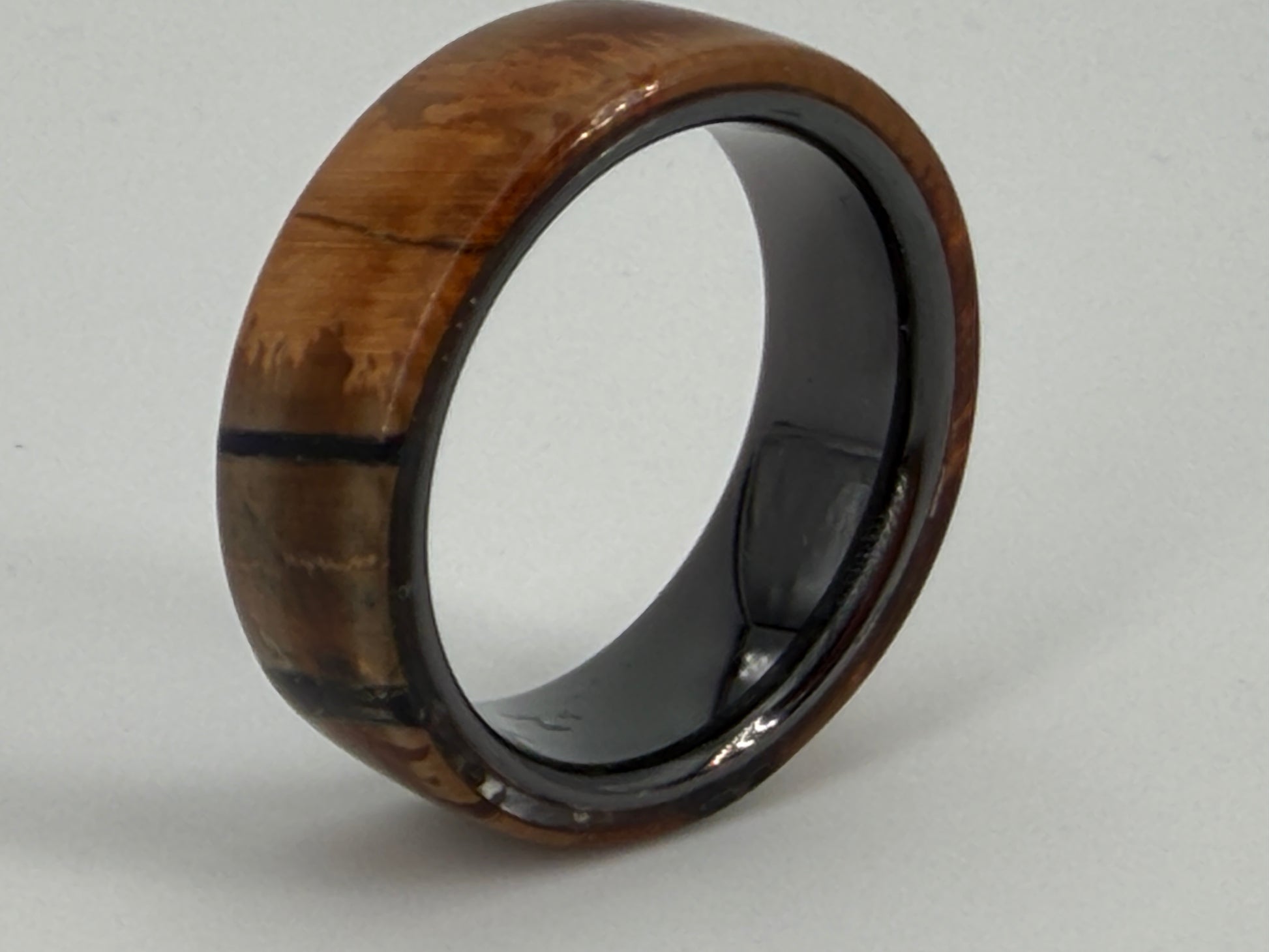 Ring aus echtem, zertifiziertem Mammut-Elfenbein – handgefertigtes Signature-Stück von Artinrings.