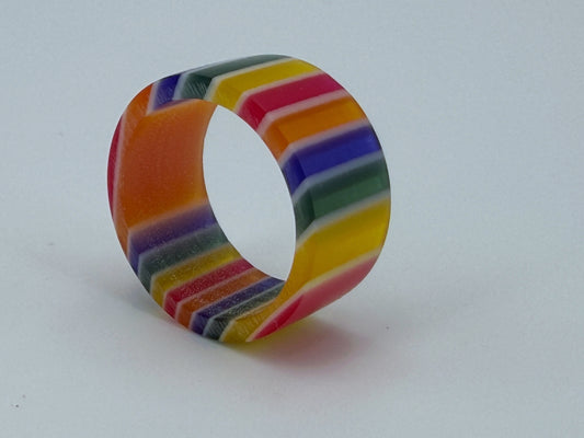 Pride Ring aus Kirinit – handgefertigter Regenbogenring