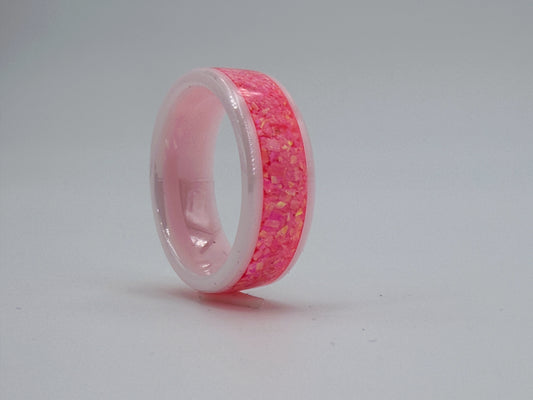 Rose Flare – handgefertigter Kunstring mit pinkem Opal von Artinrings